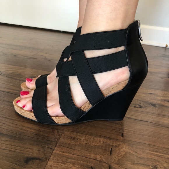 bcbg black wedges